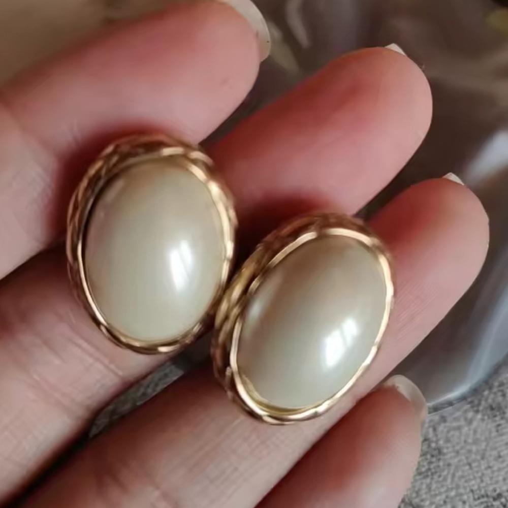 Luxury Vintage Style Oval Pearl Statement Earrings Gold Tone - Picture 13 of 16